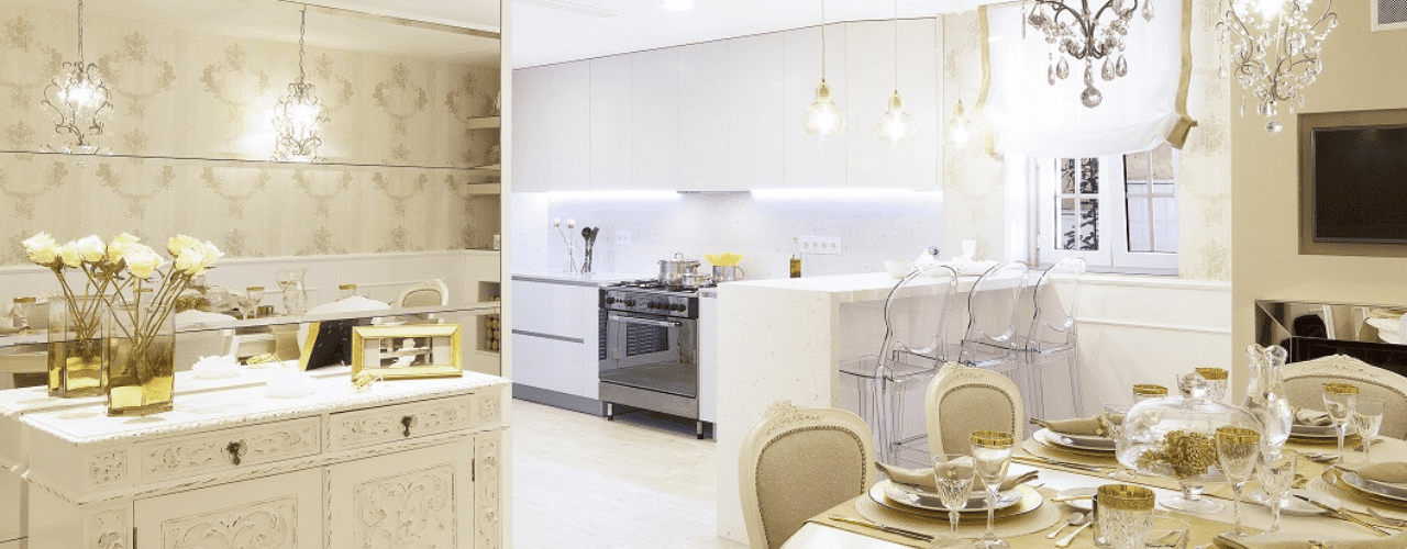 Iluminação Clássica: Pendentes e Luz Indireta para Cozinha