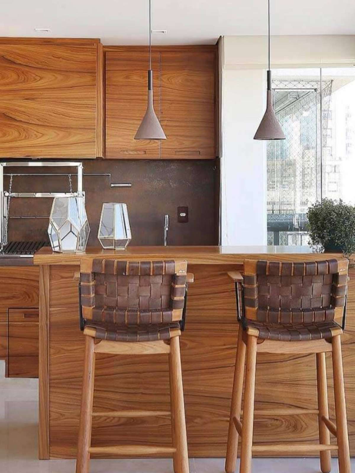 decoracao de cozinha com bancada de madeira