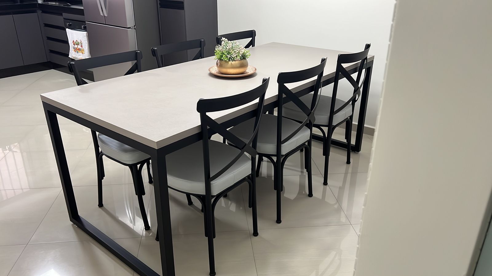 Tendências 2026: Bancadas e Penínsulas Substituem a Mesa Tradicional na Cozinha