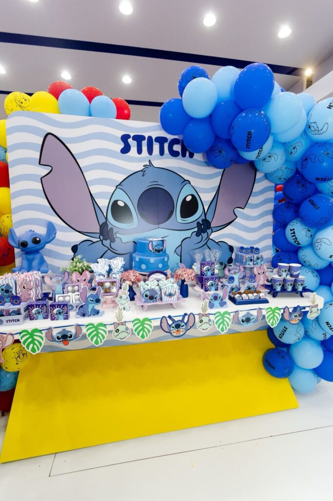 painel de balões festa stitch simples
