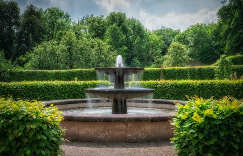 instalação de fonte de água no jardim