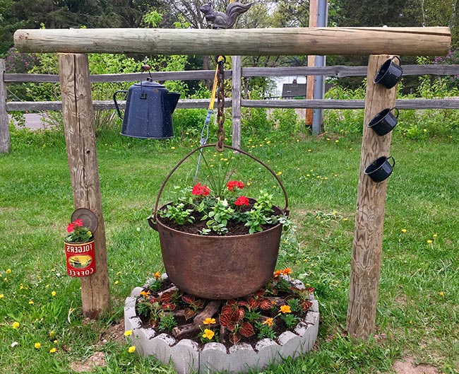 transformar objetos descartados em itens de jardinagem