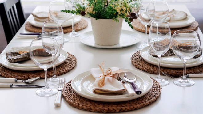 tendências decoração mesa jantar 2025