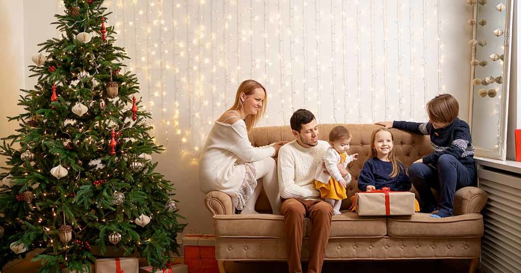 Como Criar uma Árvore de Natal Alternativa e Econômica