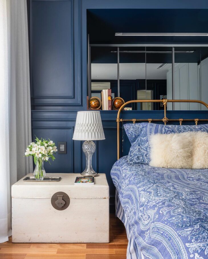 papel de parede com estampa floral azul decorativo