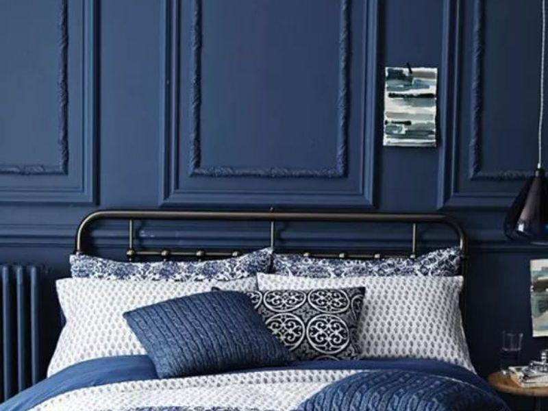 papel de parede com estampa floral azul decorativo