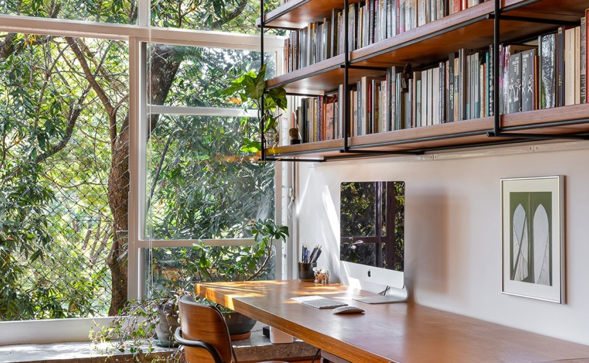 como organizar livros em prateleiras no quarto