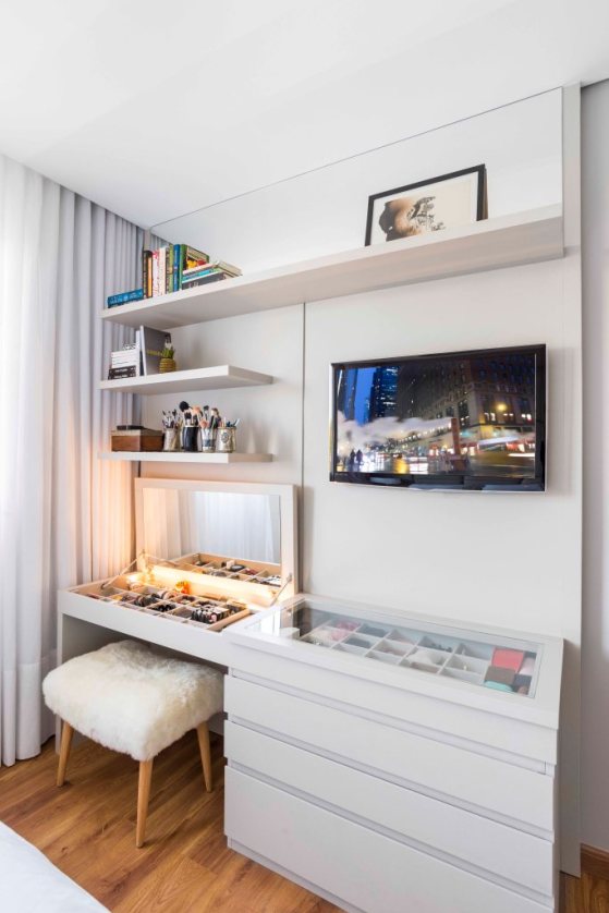 penteadeira com espelho e luz para maquiagem