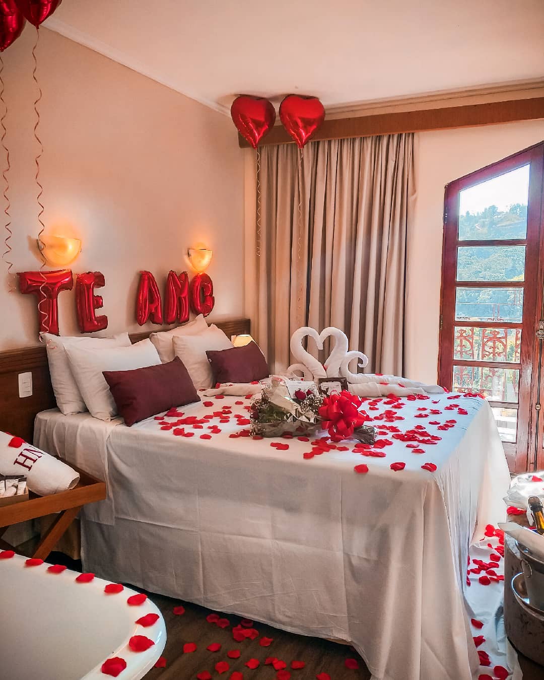 ideias decoração quarto romântico neutro