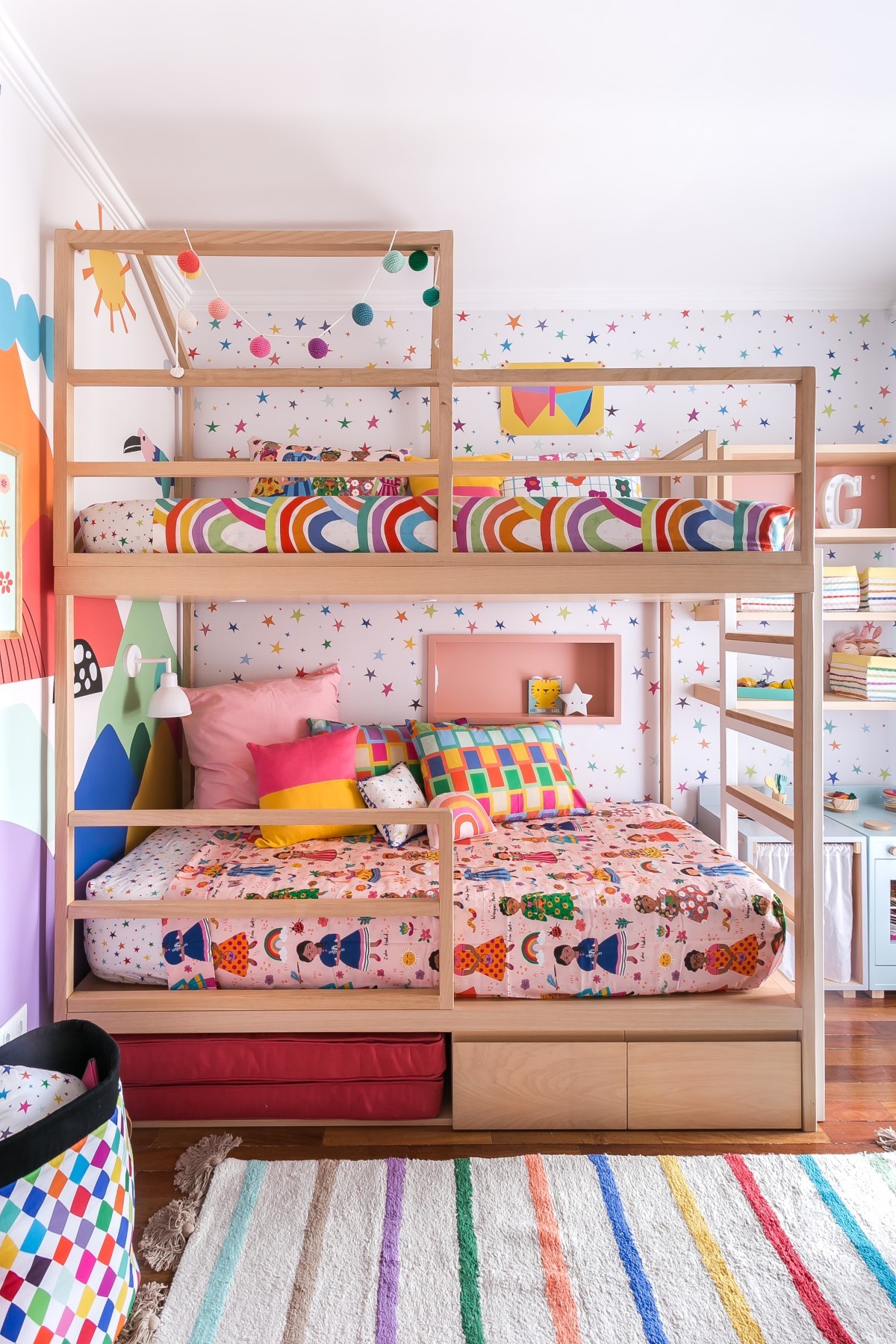 Móveis Multifuncionais Essenciais para Quartos de Irmãos Pequenos