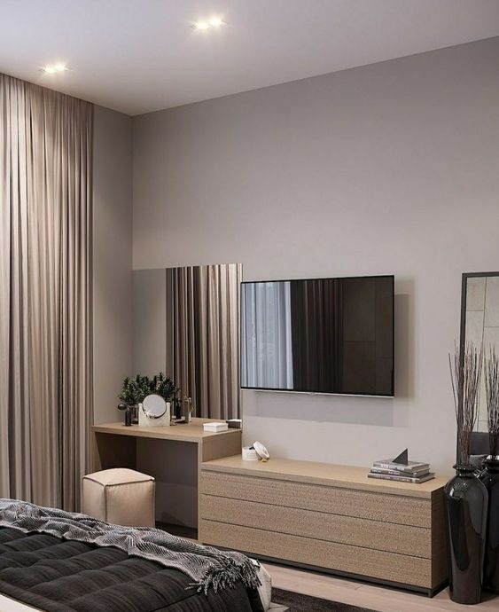 suporte de teto para TV em quarto