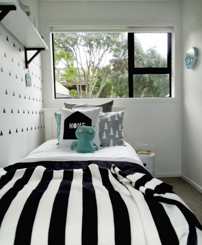 decoração quarto preto e branco minimalista
