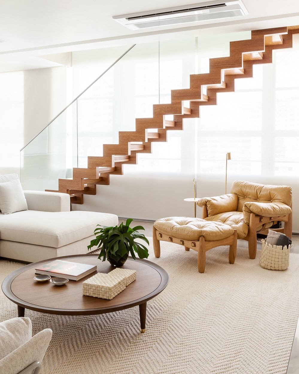 ideias para decorar embaixo da escada