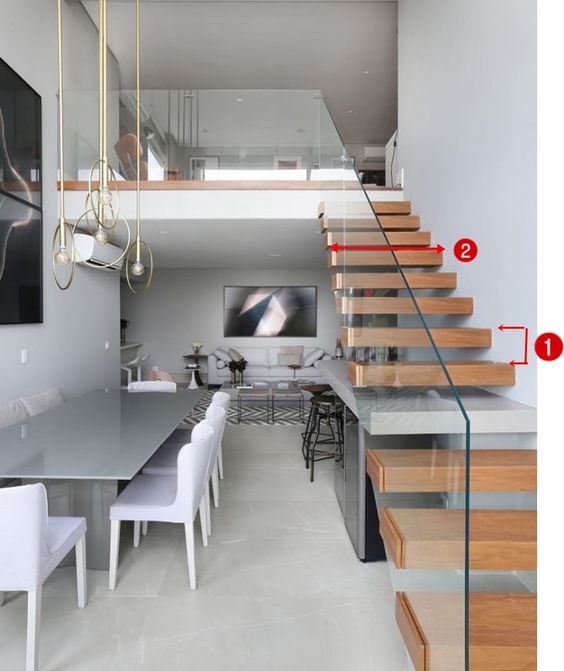 home office embaixo da escada