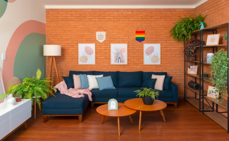 decoracao de sala com sofa azul