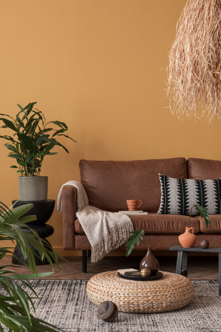 decoração sala tons terrosos 2025