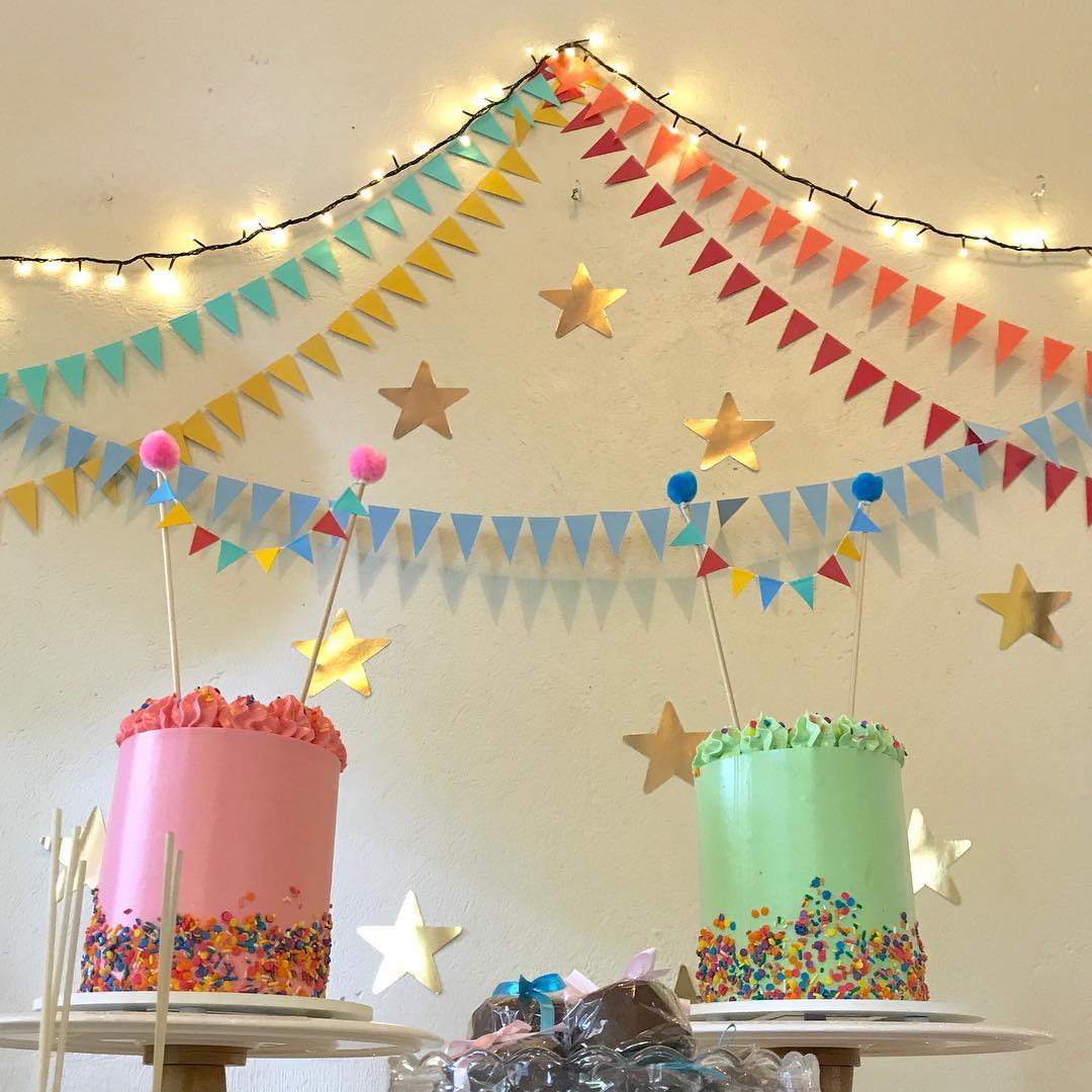 festa só um bolinho versus festa tradicional