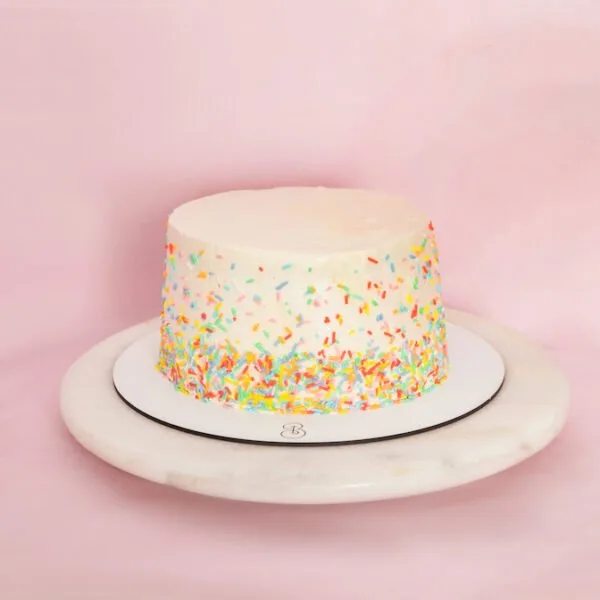 Dominando o Alisamento de Bolos com Buttercream: Dicas e Truques