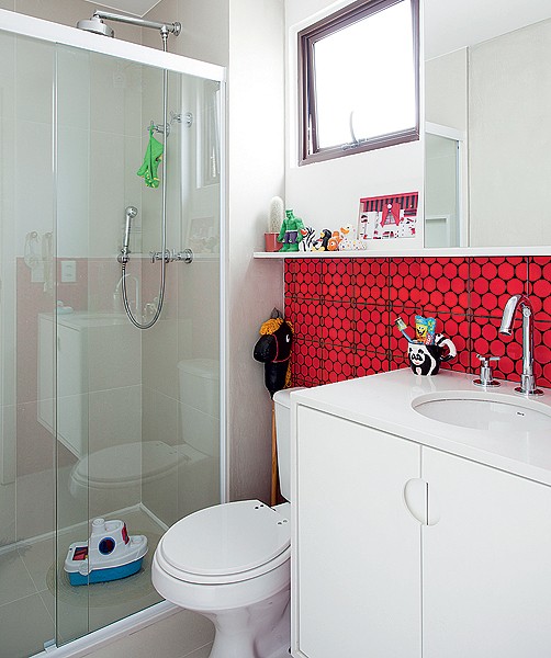 como organizar banheiro pequeno com pouco espaço