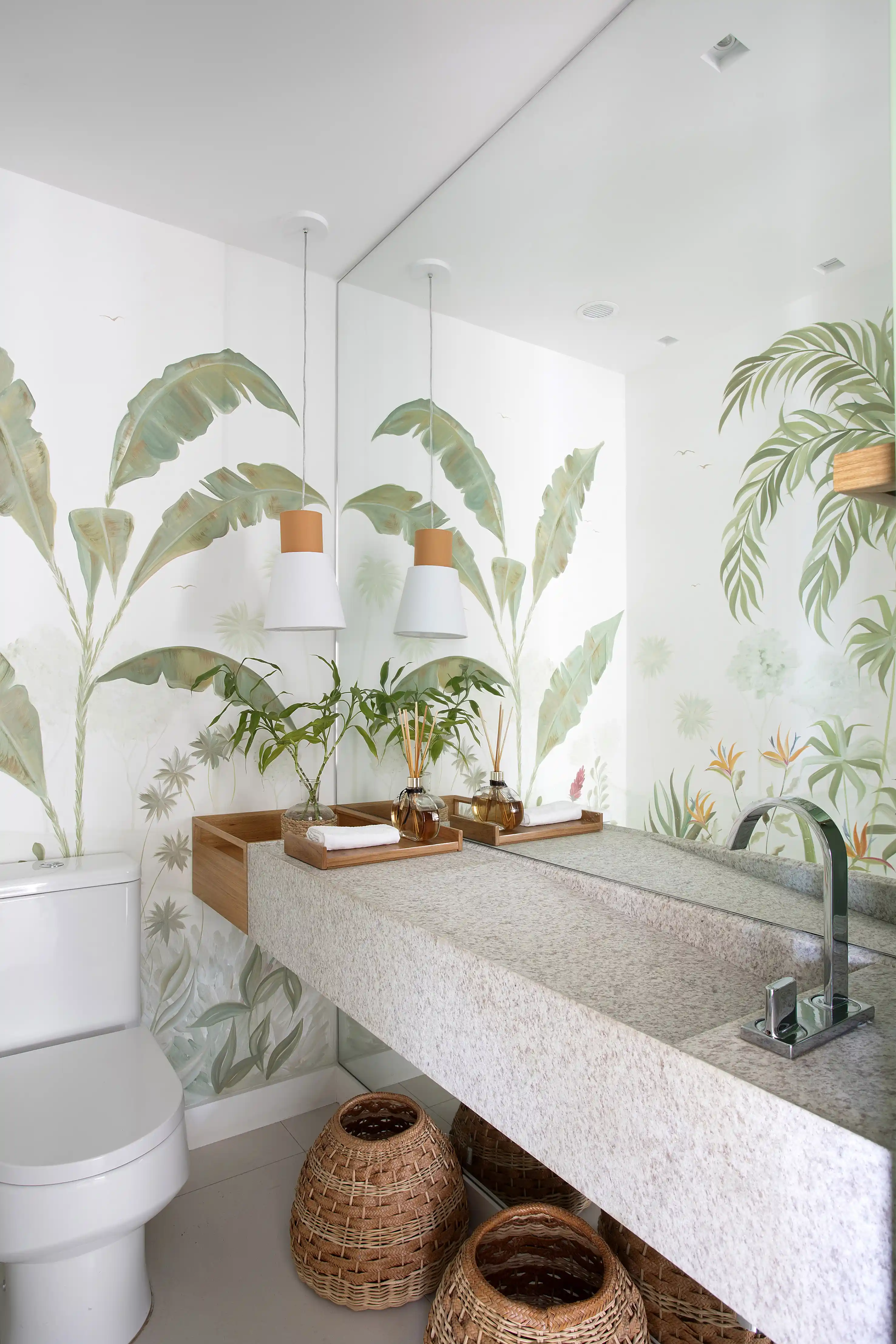 5 soluções inteligentes para box em L em banheiros pequenos