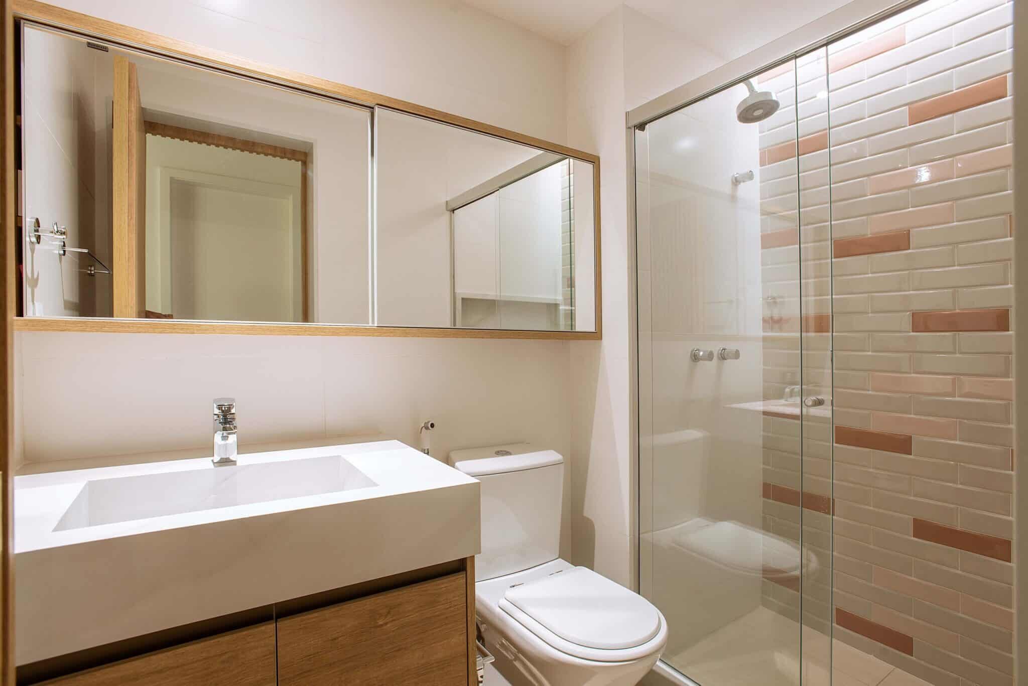 Móveis planejados para banheiros em L: aproveitando cada canto