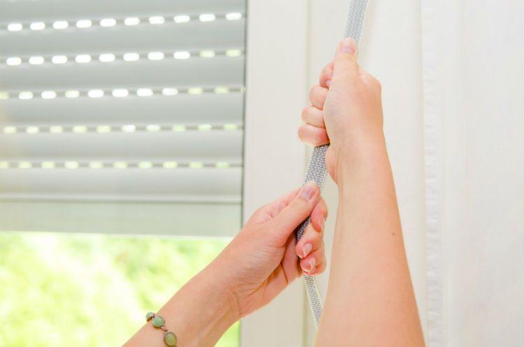 como limpar persianas de alumínio em casa