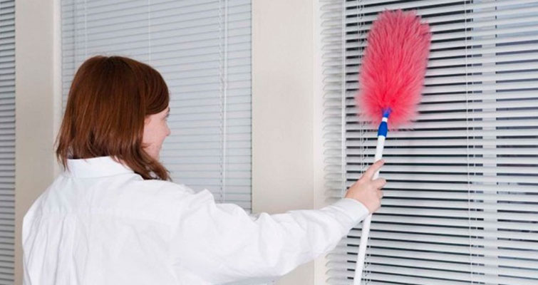 como limpar persianas de alumínio em casa