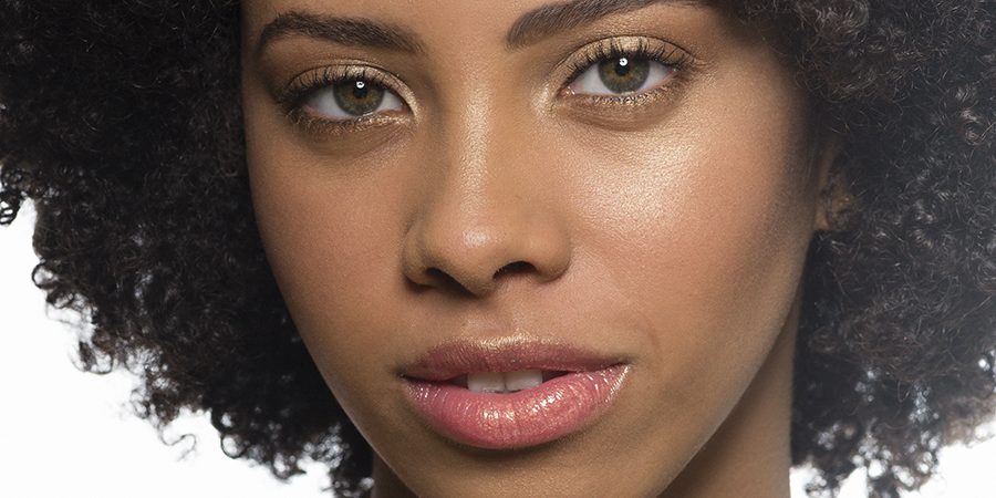 iluminador para pele madura como aplicar