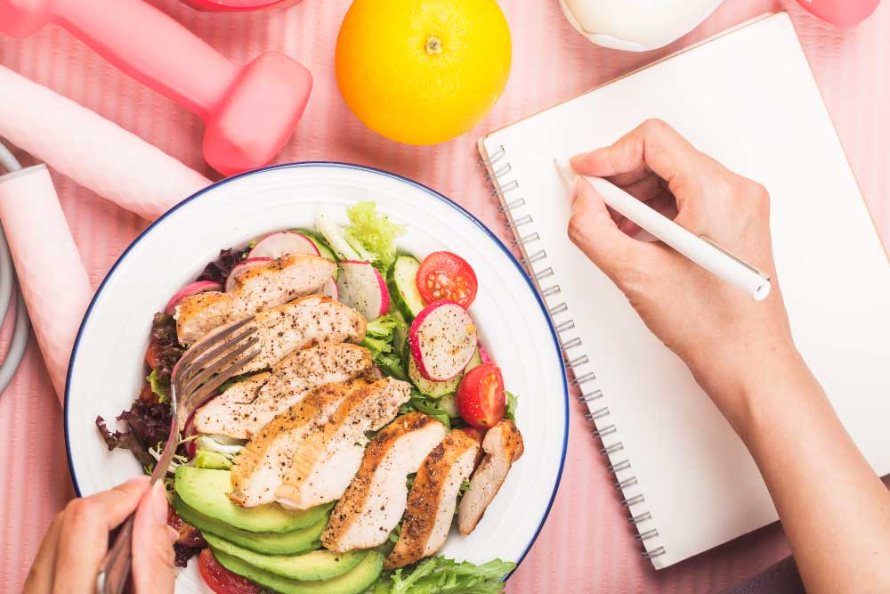 Dieta Cetogênica vs. Carboidratos: Qual a Melhor para Hipertrofia?