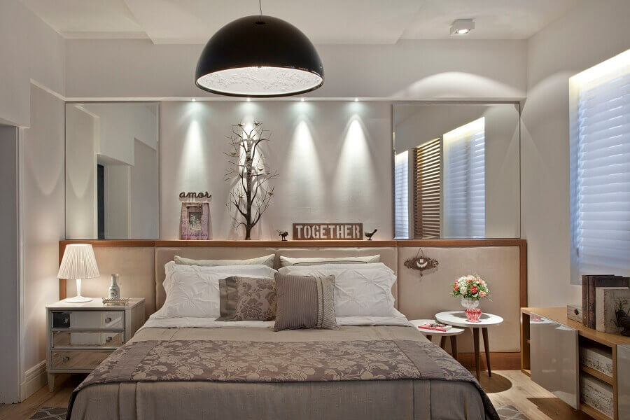 como fazer mesa de cabeceira com caixote de feira