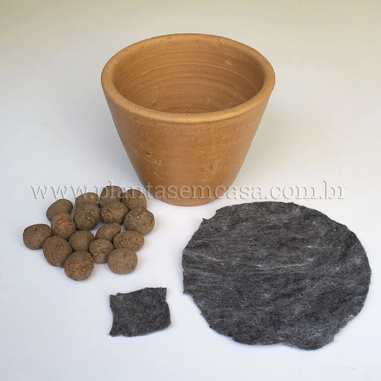 como fazer drenagem em vasos de plantas