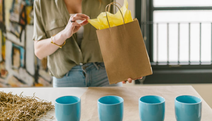 Algodão Cru e Outros Tecidos Naturais: Embalagens Sustentáveis para Bijuterias e Roupas