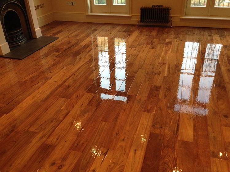 sapatos envernizados