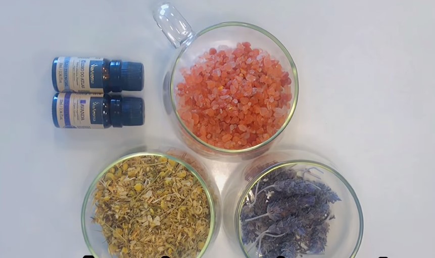 Massagem nos Pés: Técnicas e Acessórios para Potencializar seu Escalda-Pés