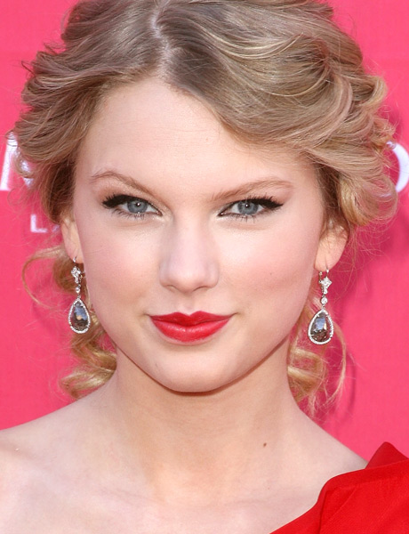 Os melhores batons vermelhos para cada tom de pele