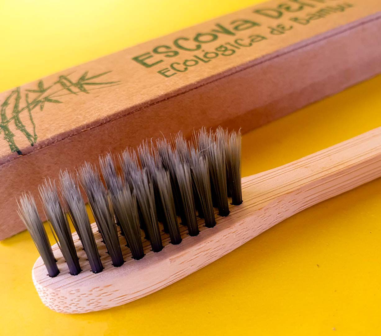 benefícios da escova de bambu para cabelo