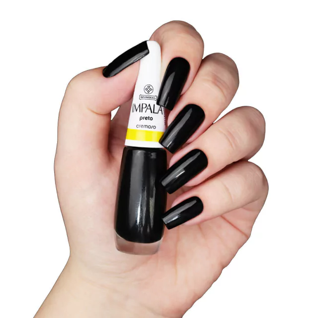 Guia completo de esmaltes em gel pretos: Aplicação e remoção