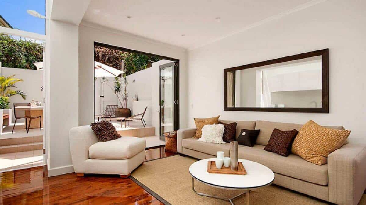 espelho na sala de estar