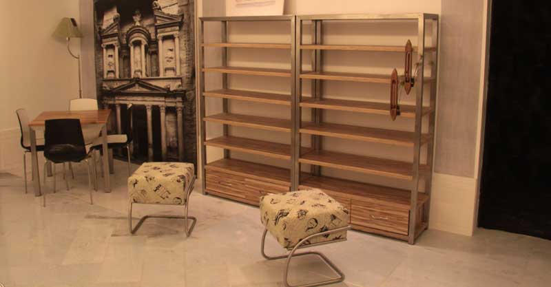 Estilo Industrial em Casa: Dicas para Integrar Estantes de Aço na Decoração