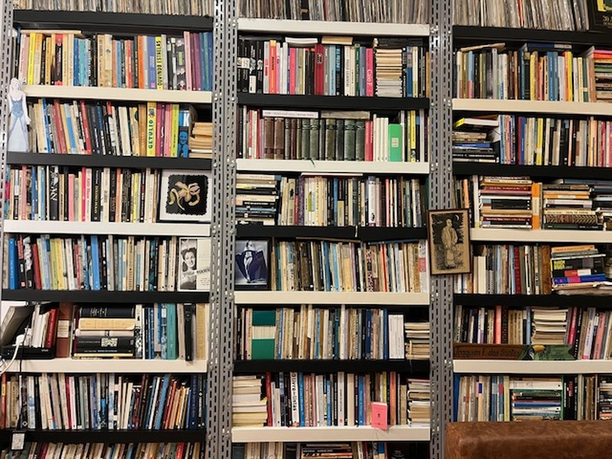 estante de livros