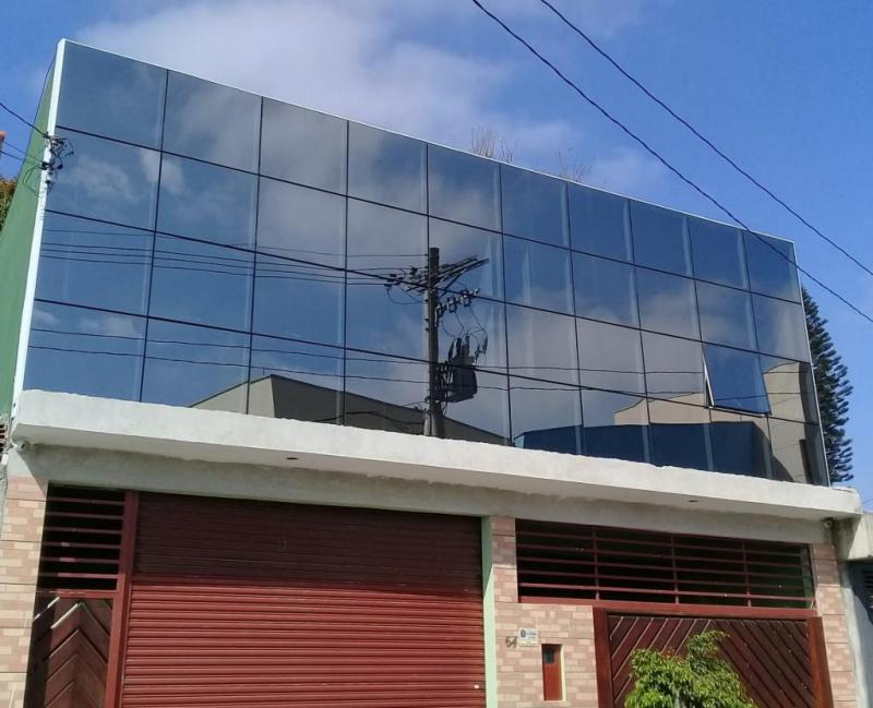 orçamento fachada espelhada