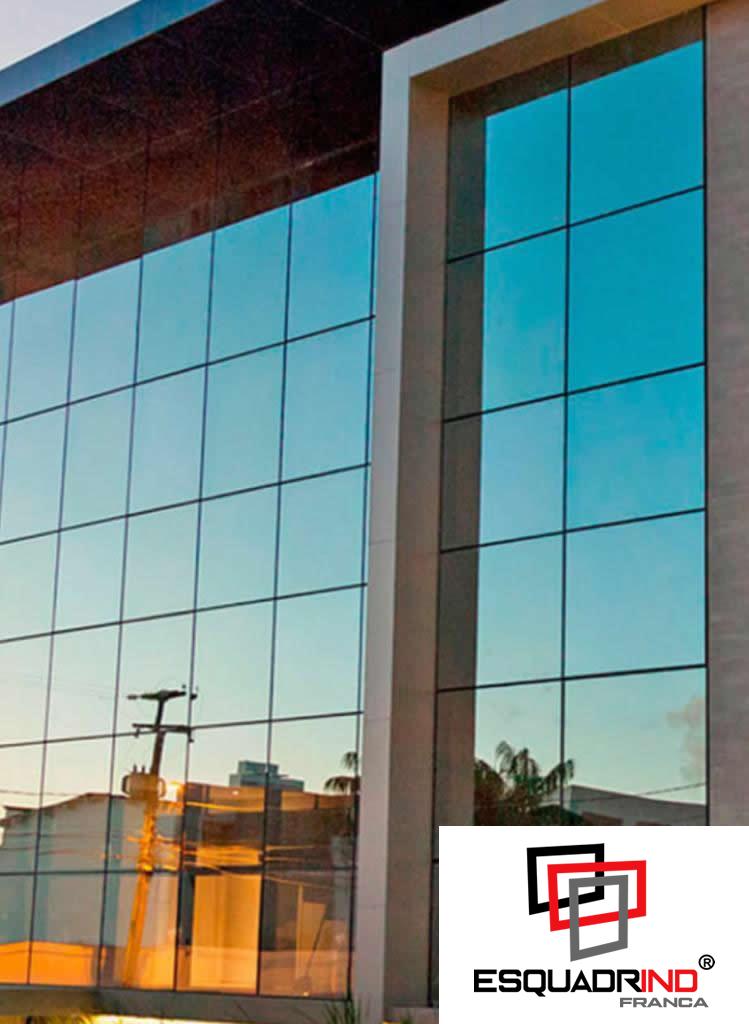 fachada de vidro