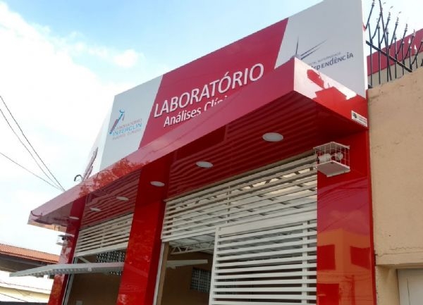 fachada em acm com led