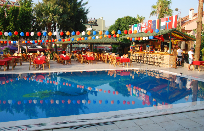 Como Montar a Playlist Perfeita para Animar sua Festa na Piscina