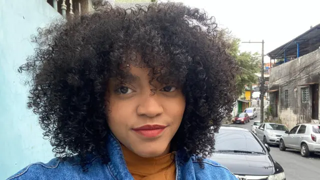 Volume vs. Definição: Equilibrando o Cabelo Crespo com as Técnicas Certas