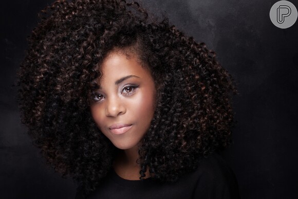 técnica de fitagem para cabelo crespo