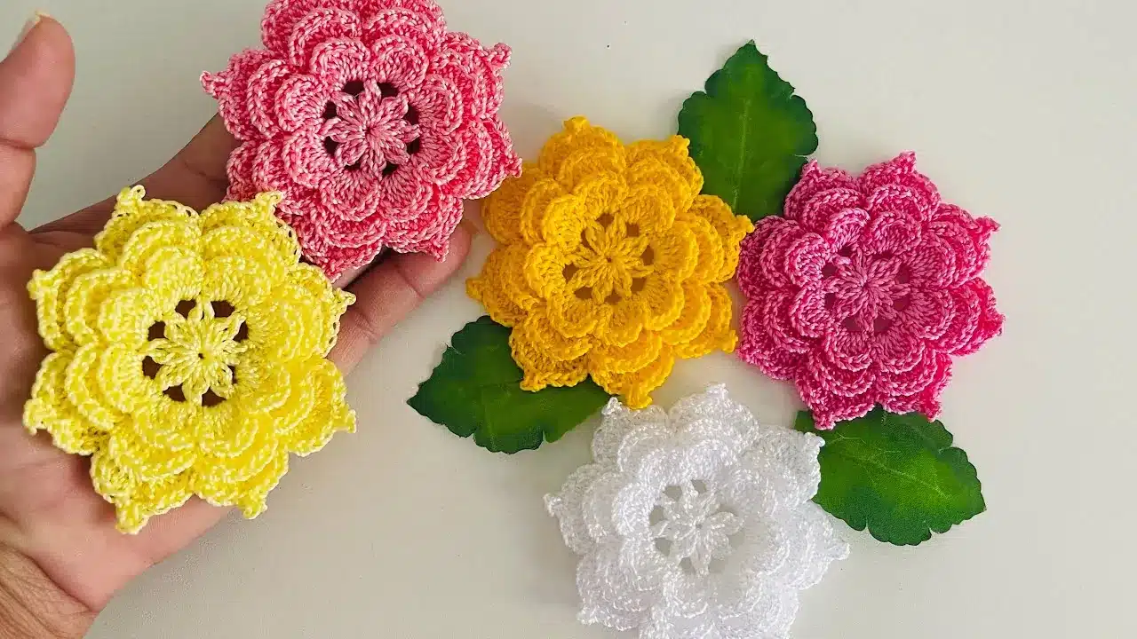 Transforme Suas Peças: 10 Ideias Criativas para Aplicar Flores de Crochê