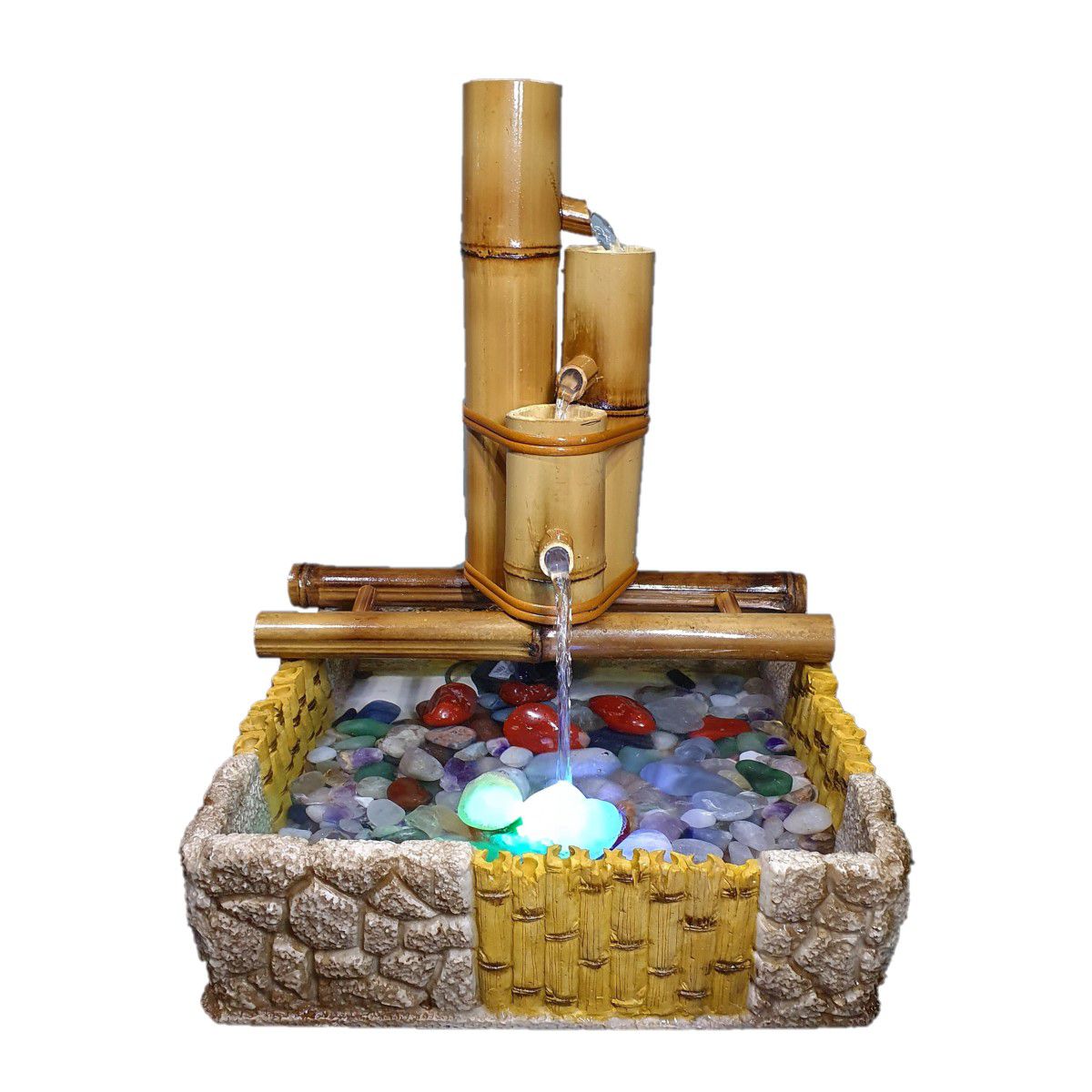 fonte de água de bambu