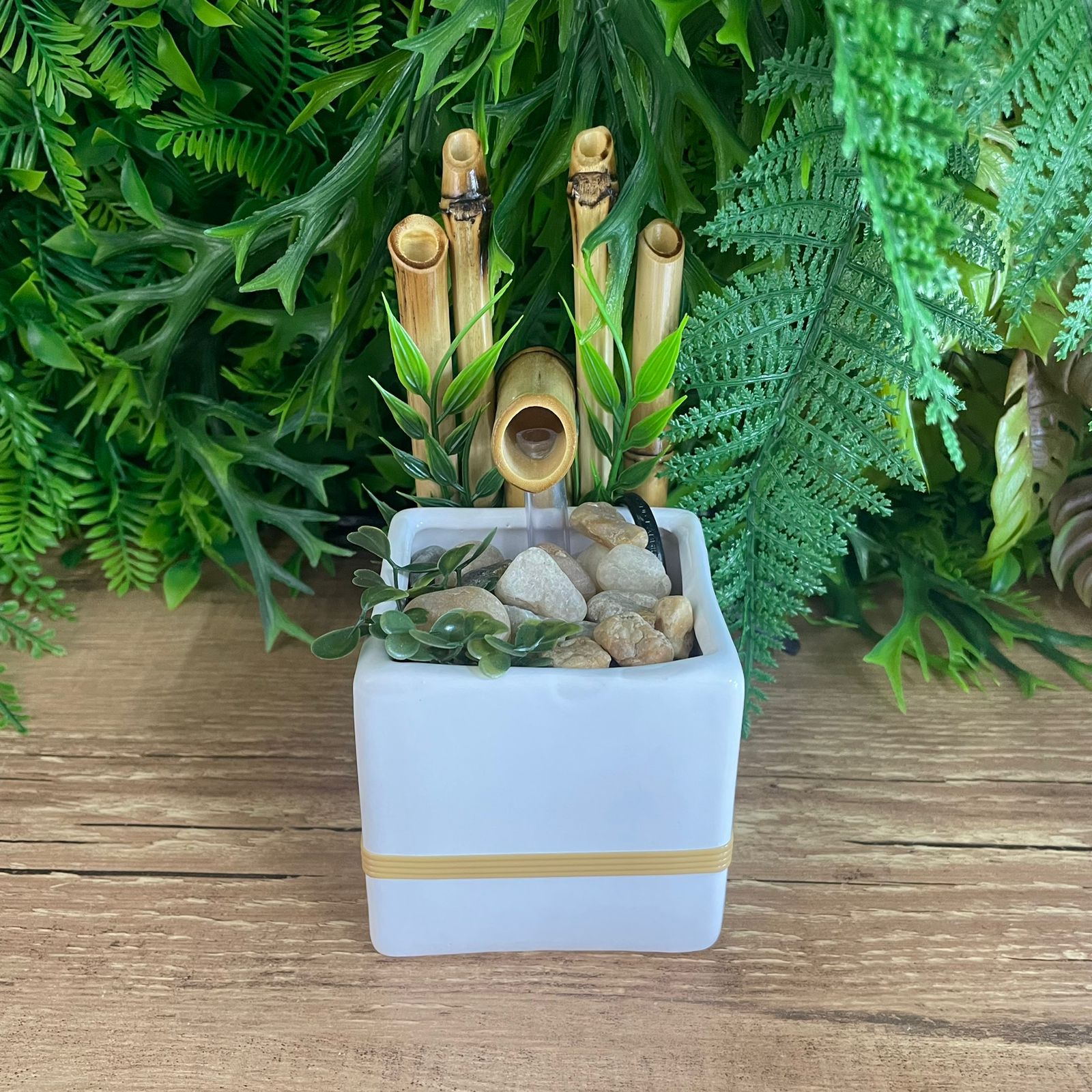 fonte de água de bambu