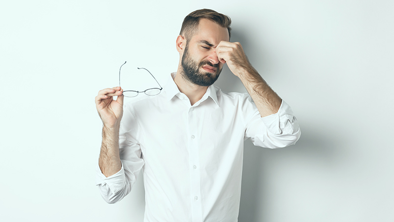 Olhos Claros e Fotofobia: Mitos e Verdades sobre a Sensibilidade à Luz